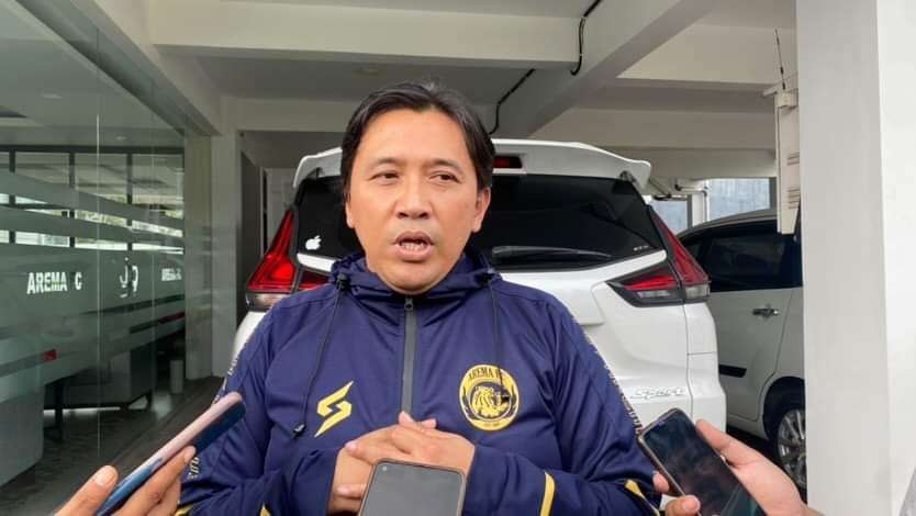 Media Officer Arema FC, Sudarmaji saat berada di Mess Singo Edan (Foto: Lalu Theo/Ngopibareng.id)