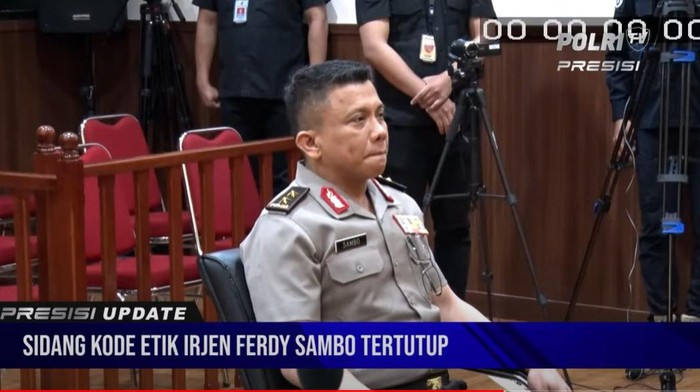 Mantan Kadiv Propam Polri, Irjen Pol Ferdy Sambo menjalani sidang kode etik secara marathon selama 18 jam. Hasilnya, Pemberhentian Tidak dengan Hormat atau PTDH alias dipecat. (Foto: Polri TV)