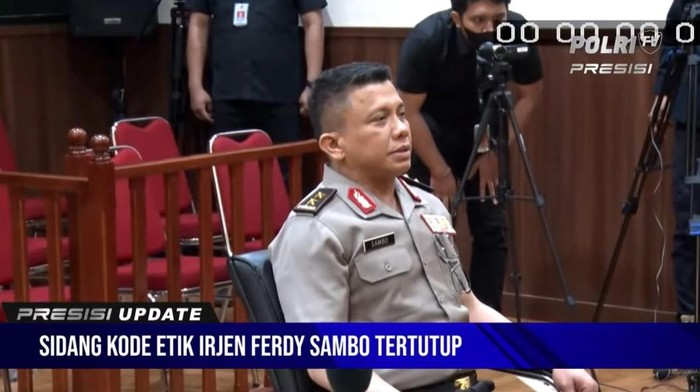 Mantan Kadiv Propam Polri, Irjen Pol Ferdy Sambo menjalani sidang kode etik profesi selama 18 jam. Hasil sidang adalah Pemberhentian Tidak dengan Hormat (PTDH). (Foto: Polri TV)