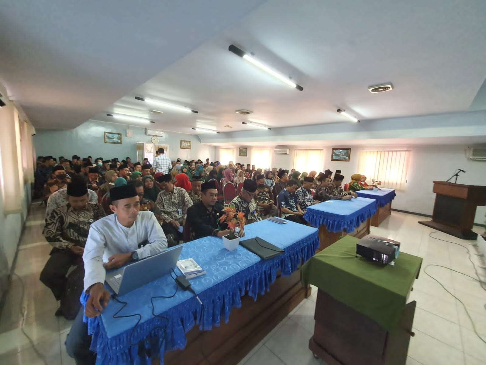 Ratusan penyuluh agama, pembekalan dari Kementerian Agama di salah Hotel di Blora (Foto: Ahmad Sampurno/Ngopibareng.id)