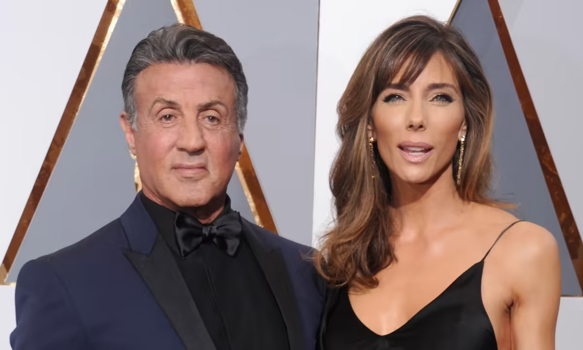 Aktor Sylvester Stallone digugat cerai sang istri, Jennifer Flavin, setelah tiga bulan ulangtahun pernikahan perak. Selama 25 tahun menikah, mereka punya tiga orang anak perempuan yang cantik. (Foto: jenniferflavinstallone)