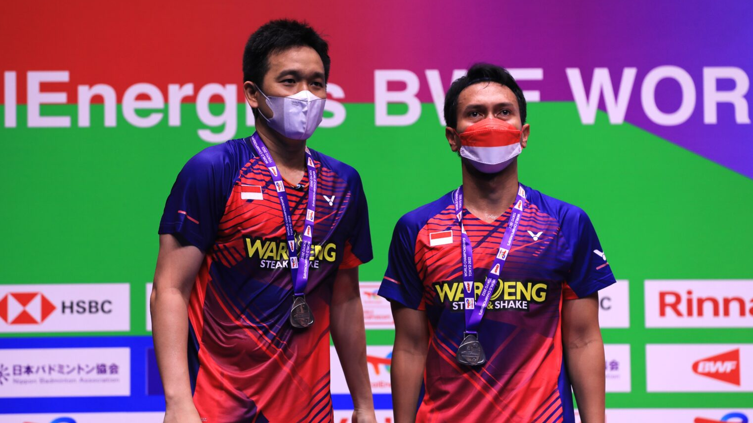 Hendra Setiawan/Mohammad Ahsan runner-up Kejuaraan Dunia Bulutangkis 2022. Mereka meraih medali perak, usai dikalahkan ganda putra Malaysia, Aaron Chia/Soh Wooi Yik, Minggu 28 Agustus 2022. (Foto: Dokumentasi PBSI)