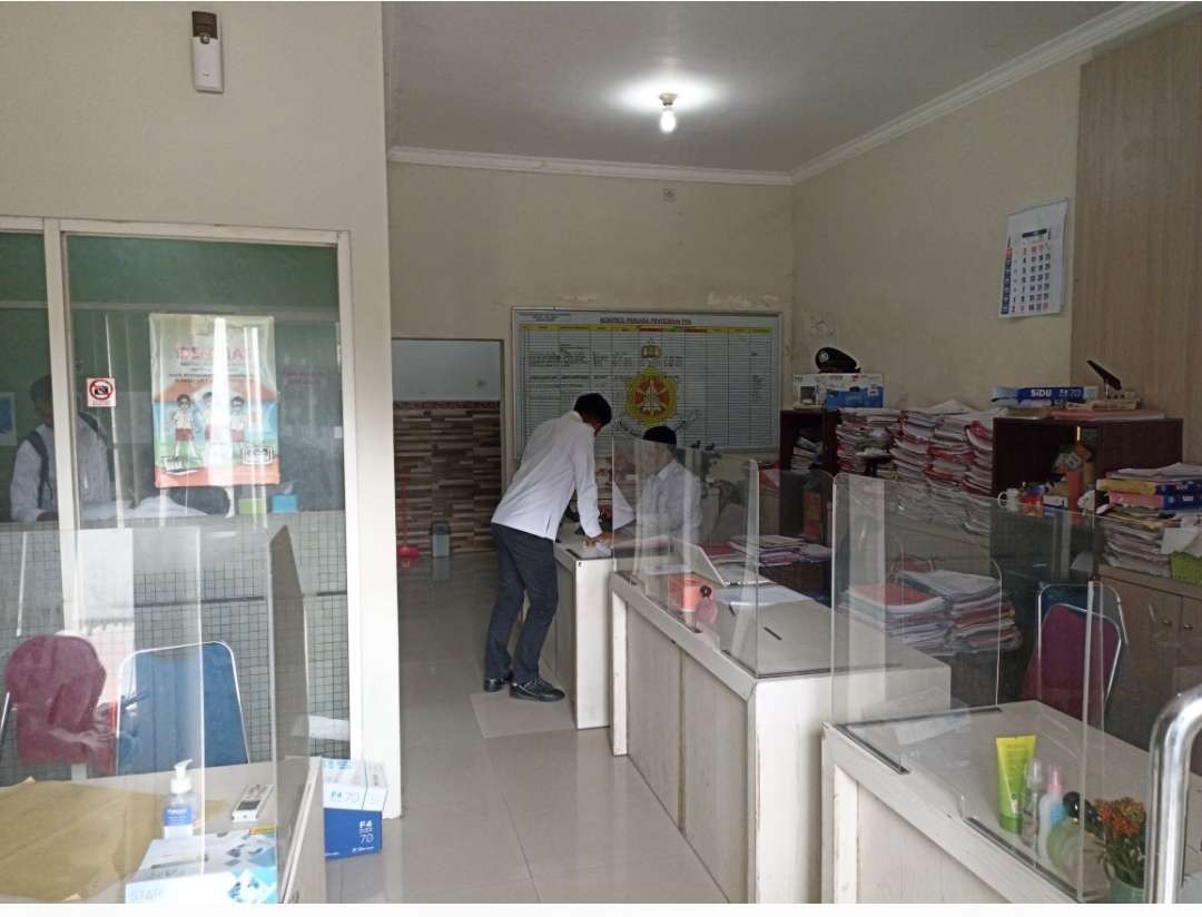 Suasana Ruang Penyidik Unit PPA Polres Kediri terkait ibu kandung yang tega menganiaya anak hingga tewas. (Foto: Fendhy Plesmana/Ngopibareng.id)