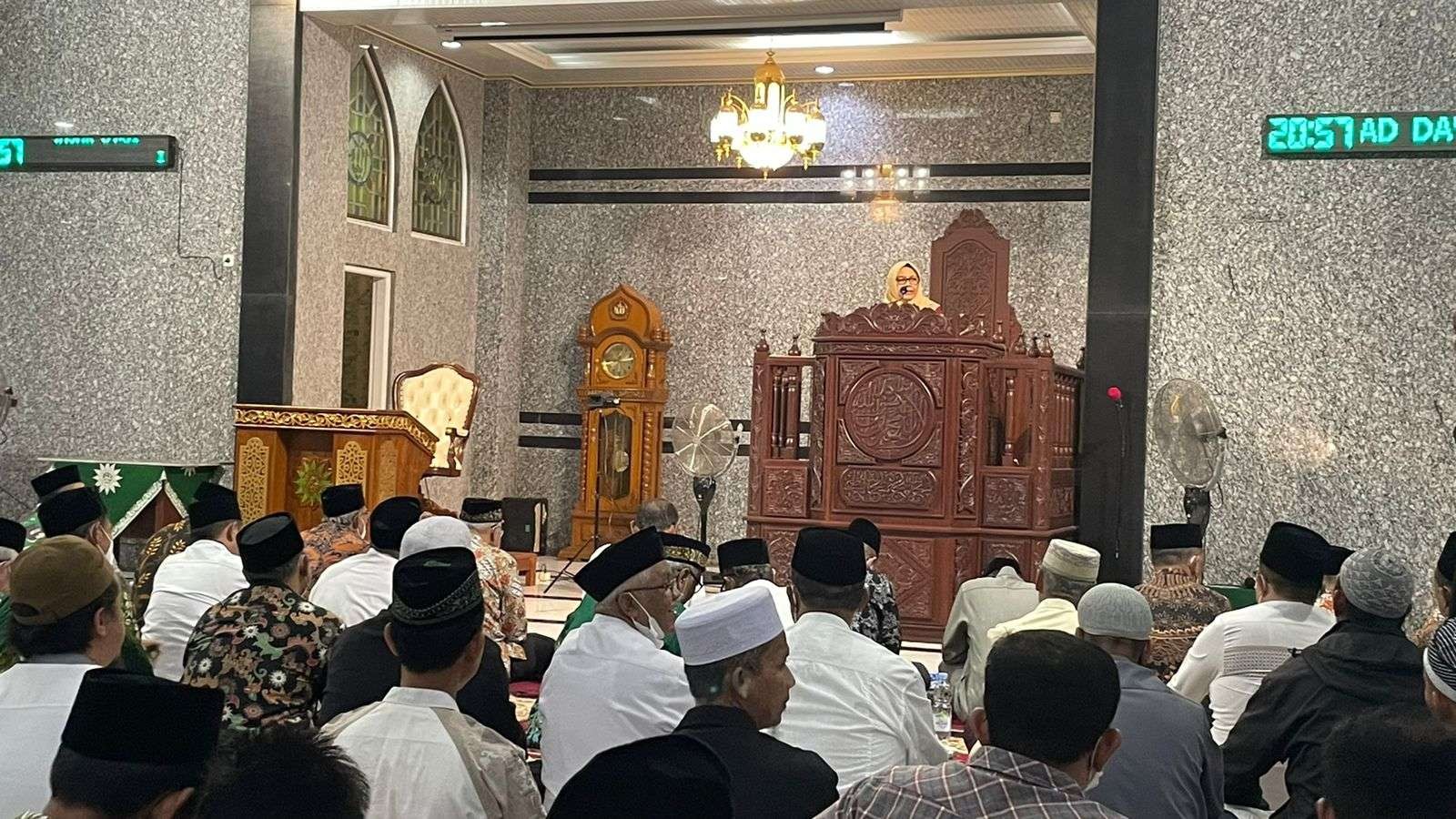 Ketua Umum Pimpinan Pusat (PP) ‘Aisyiyah Siti Noordjannah Djohantini   pada acara Tabligh Akbar dan Peresmian Masjid Ad Da’wah di Samarinda Kalimantan Timur.(Foto: muhammadiyah.or.id)