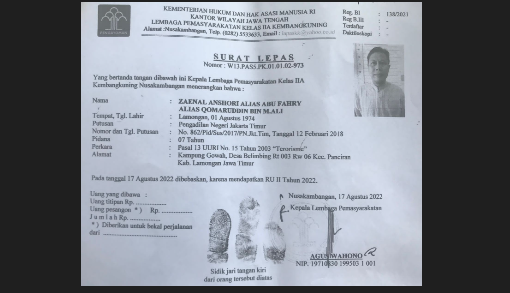 Surat Lepas mantan pimpinan JAD, Zaenal Anshori alias Abu Fahry alias Qomaruddin bin M. Ali, dari Lembaga Pemasyarakatan (LP) Kelas II A Nusakambangan. Ia pun pulang ke Lamongan, Jawa Timur, selesai menjalani hukuman penjara selama tujuh tahun. (Foto: Kemenkumham)