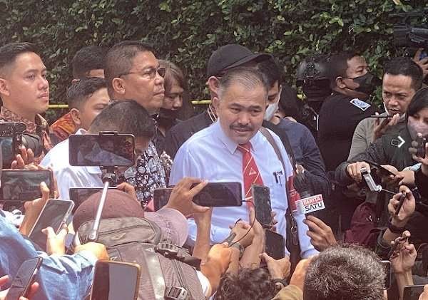 Kuasa Hukum Brigadir J, Kamaruddin Simanjutak kecewa karena tak diizinkan melihat rekonstruksi kasus pembunuhan kliennya. (Foto: Ant)