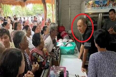 Presiden Partai Liga untuk Demokrasi, Khem Veasna,  menasbihkan diri sebagai Brahma (Raja Surgawi) dan meramalkan kiamat. (Foto: Facebook)