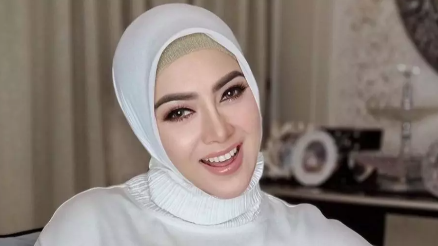 Syahrini lama vakum sejak menikah dengan Reino Barack, kini muncul sebagai brand ambassador produk skincare lokal. (Foto: Instagram @princesssyahrini)