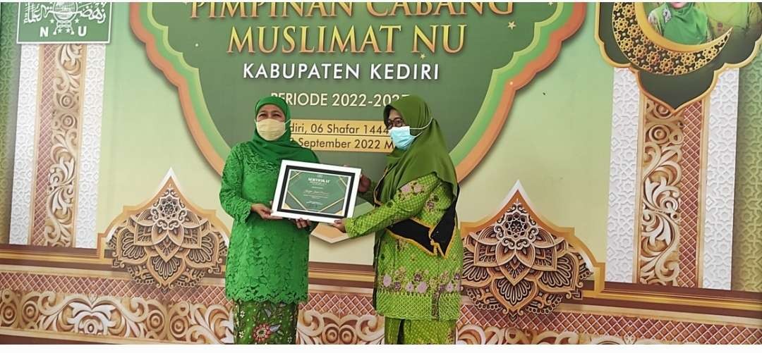 Gubernur Jawa Timur Khofifah Indar Parawangsa Hadir Dalam Kegiatan Pelantikan Pimpinan Cabang Muslimat NU Kabupaten Kediri (Foto: Fendy Plesmana/Ngopibareng.id)