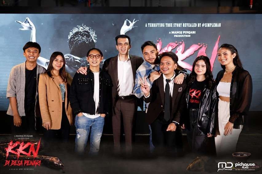 Film KKN di Desa Penari sutradara Awi Suryadi ini secara eksklusif akan tayang di bioskop New York dan Los Angeles, Amerika Serikat. (Foto: Instagram @kknmovie)