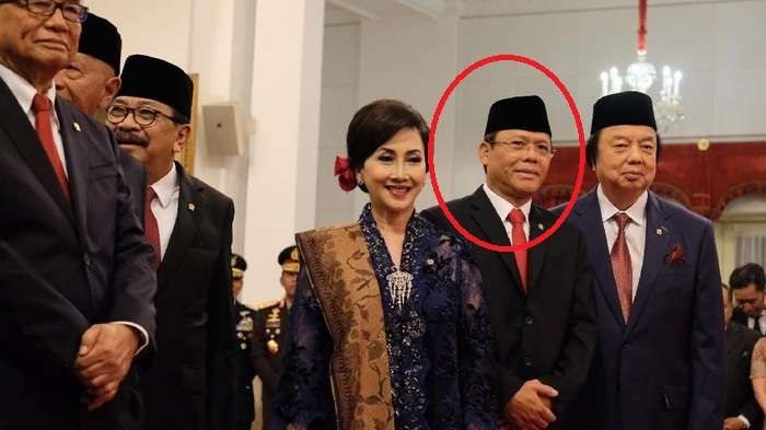 Muhammad Mardiono Plt Ketum PPP saat dilantik bersama delapan anggota dewan pertimbangan presiden atau Wantimpres (dilingkari), bersama Dato Sri Tahir dan Putri Kus Wisnu Wardani dari kalangan pengusaha serta Soekarwo, mantan Gubernur Jawa Timur, pada 13 Desember 2019. (Foto: Dokumentasi Setpres)