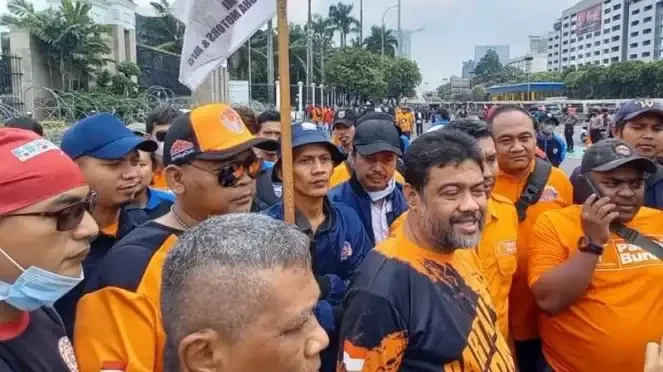 Presiden Buruh Said Iqbal saat menggelar aksi demo di depan Gedung DPR RI Senayan, Selasa 6 September 2022.( Foto: Viva.co.id