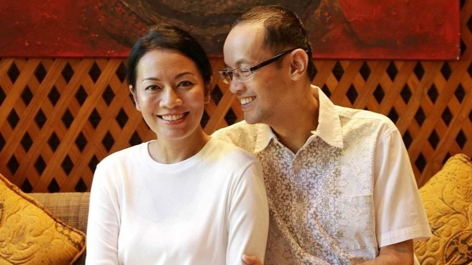 Dee Lestari berduka. Suaminya, Reza Gunawan yang tengah menjalani pengobatan pendarahan otak meninggal dunia, Selasa 6 September 2022. (Foto: Instagram @deelestari)