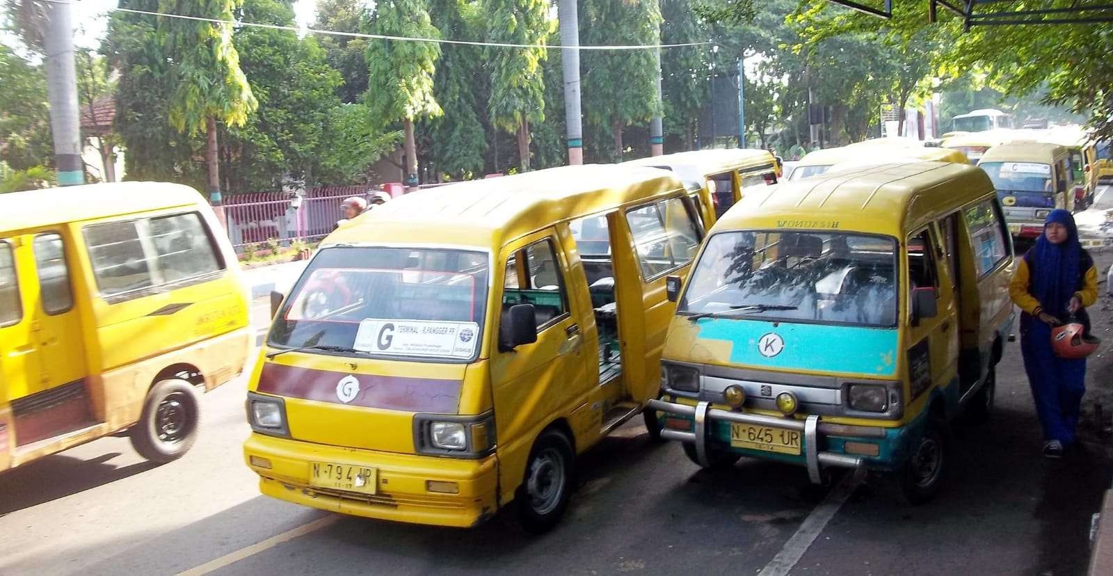 Angkutan kota (angkot) di Kota Probolinggo melalui Organda mengajukan kenaikan tarif penumpang karena BBM naik. (Foto: Ikhsan Mahmudi/Ngopibareng.id)