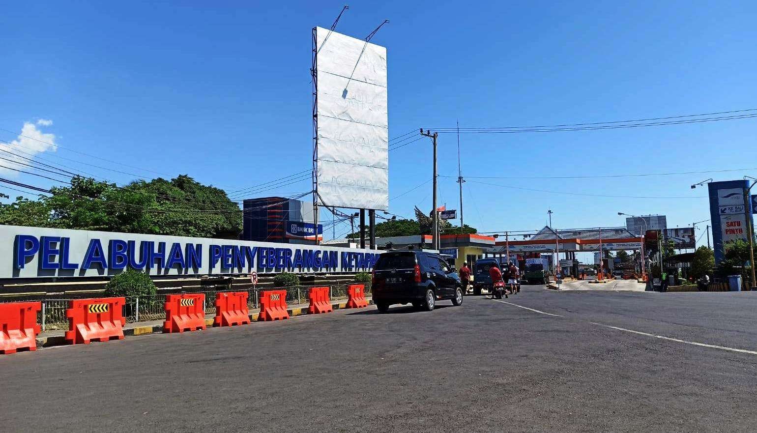 Pelabuhan penyebarangan Ketapang, Banyuwangi (foto:Muh Hujaini/Ngopibareng.id)