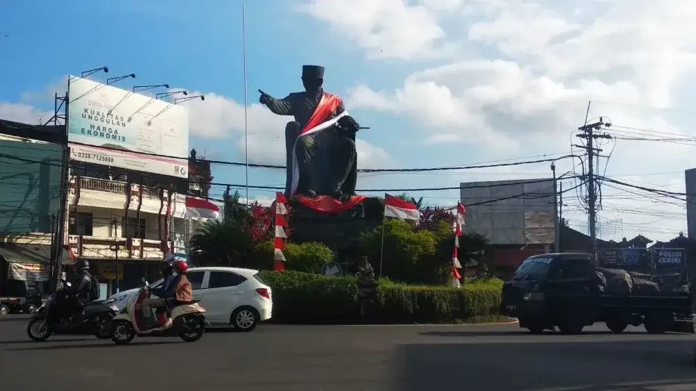 Patung Bung Karno di Bundaran Kediri, Tabanan Bali Dipindahkan.(Foto: Dokumentasi Warta Bali)