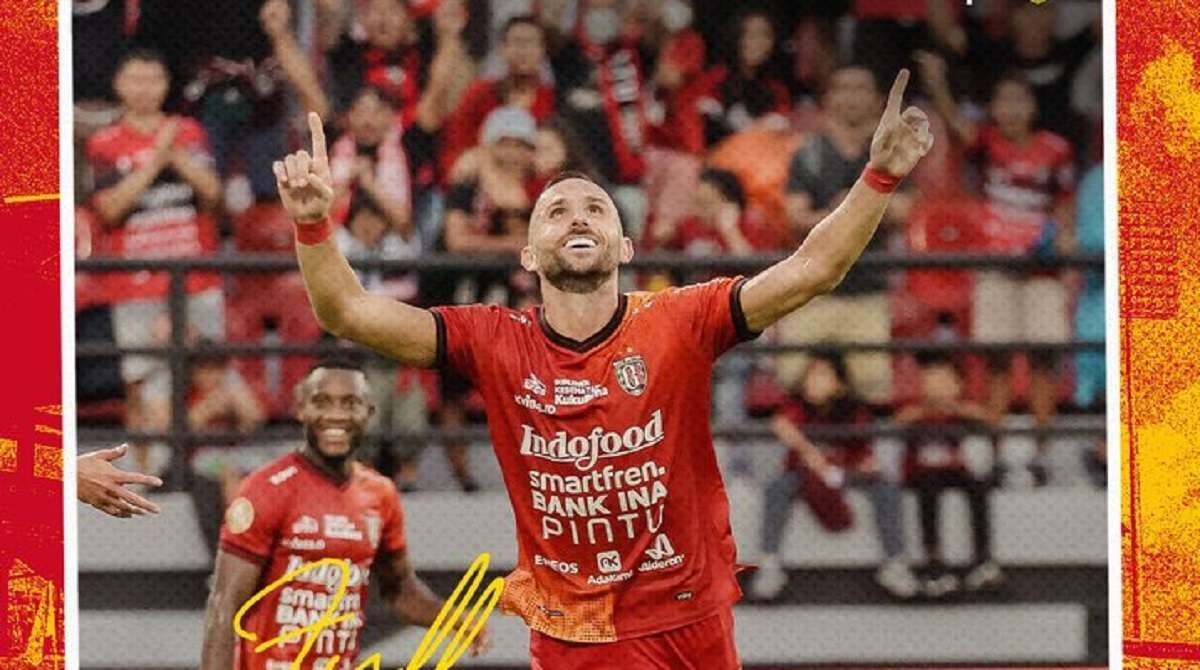 Spasojevic mencatatkan namanya di papan skor tiga kali saat hajar Dewa United. (Foto: Twitter @BaliUtd)