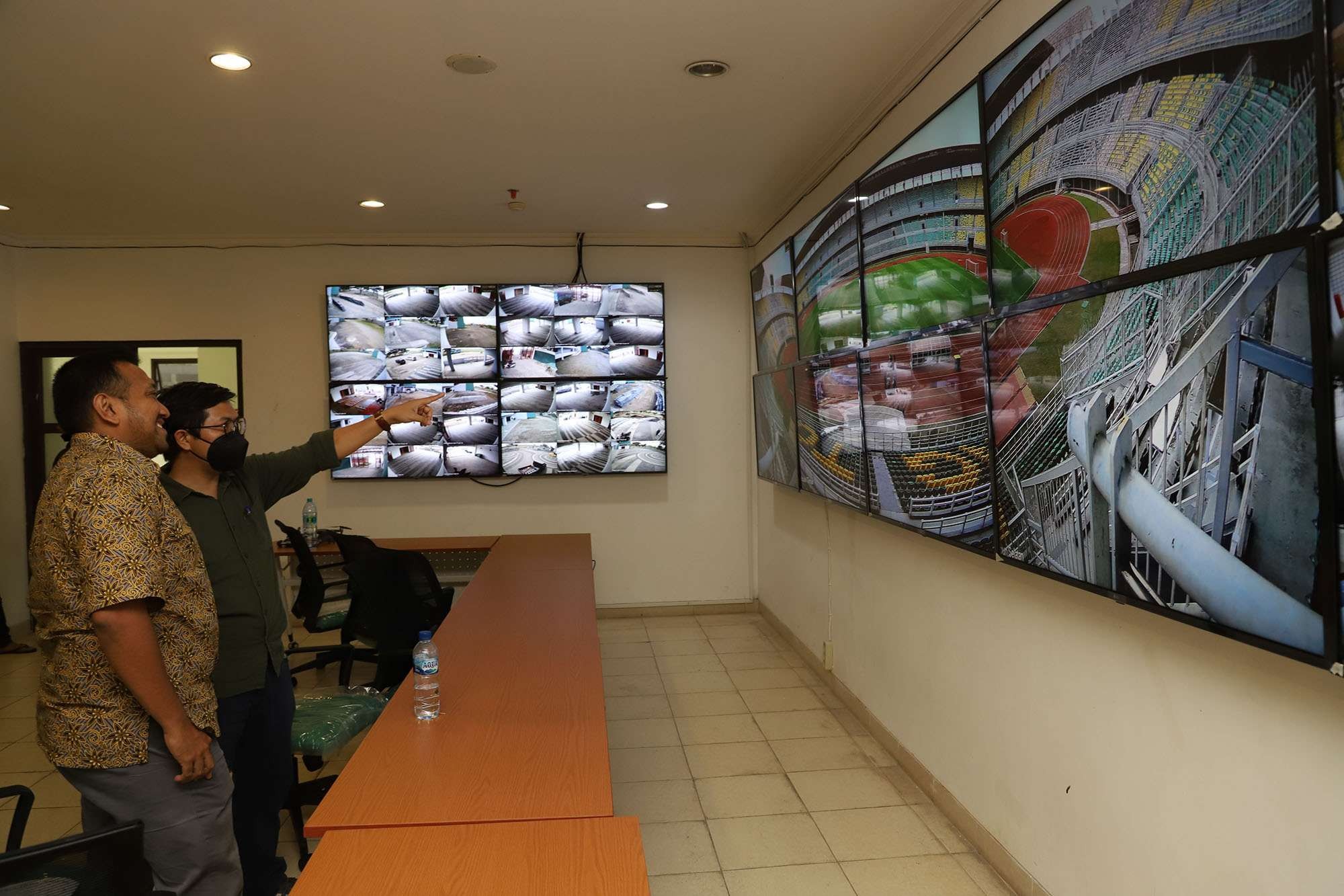 Kamera CCTV telah terpasang di Stadion Gelora Bung Tomo (GBT), Surabaya. (Foto: Humas Pemkot Surabaya)