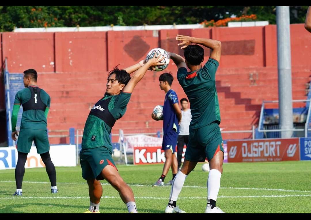 Pemain Persik Kediri saat menjalani latihan di Stadion Brawijaya, Kediri. (Foto: Humas Persik)