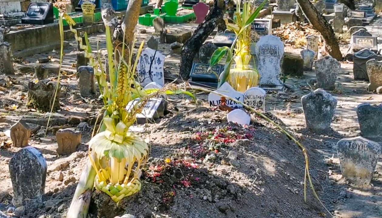 Makam Alif, pesilat di Sidoarjo diduga tewas dianiaya seniornya (Foto: Aini/Ngopibareng.id)