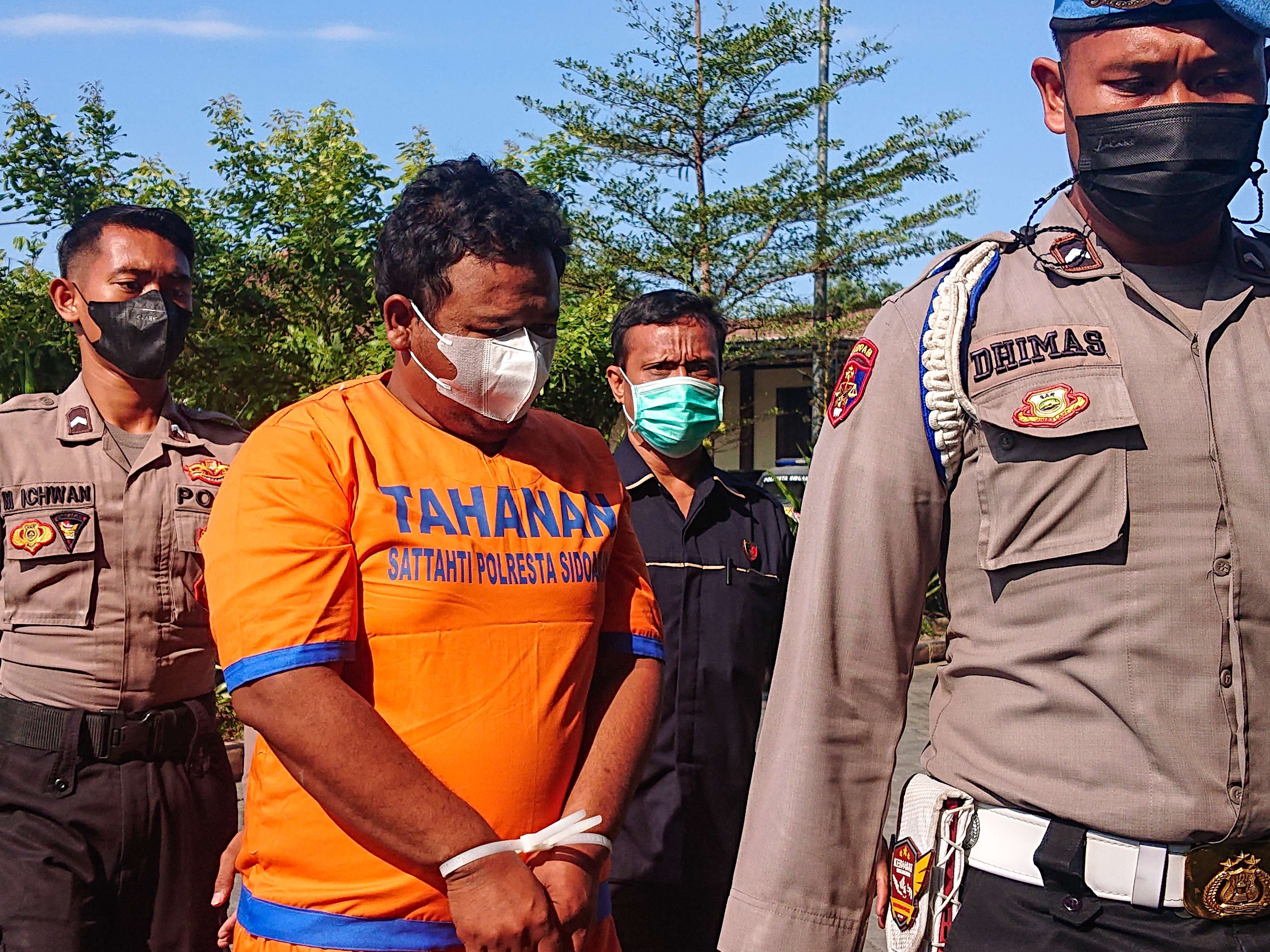 Pelaku pembakar istri dan anak tiri di Sidoarjo (foto:Aini/Ngopibareng.id)