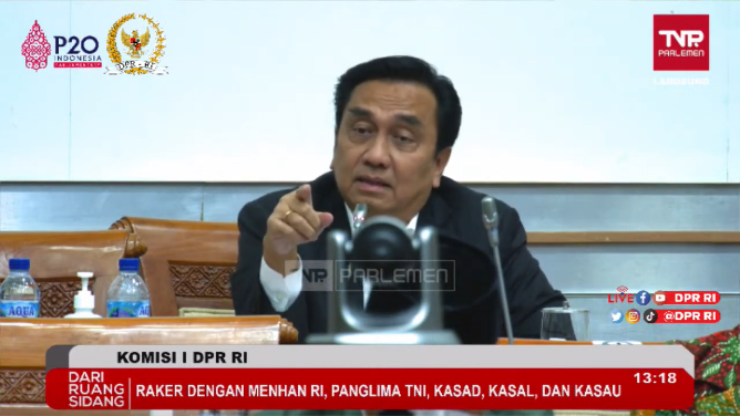 Politikus PDIP, Effendi Simbolon menyinggung disharmoni Panglima TNI Jenderan Andika Perkasa dengan KSAD Dudung Abdurachman saat Raket Komisi I DPR RI, pada 5 September 2022. Ia juga menyebut TNI gerombolan ormas. (Foto: TV Parlemen)