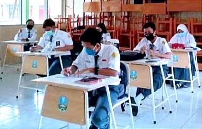 Akibat siswa SMAN Bondowoso mengalami sakit bersamaan, jam belajar di sekolah dibatasi hingga 20 September 2022. (Foto: Instagram)