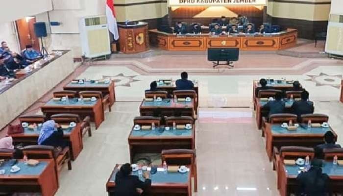 APBD Perubahan Jember tahun 2022 mengalami defisit, sehingga belum mampu membayar hutang ke rekanan proyek wastafel (Rusdi/Ngopibareng.id)