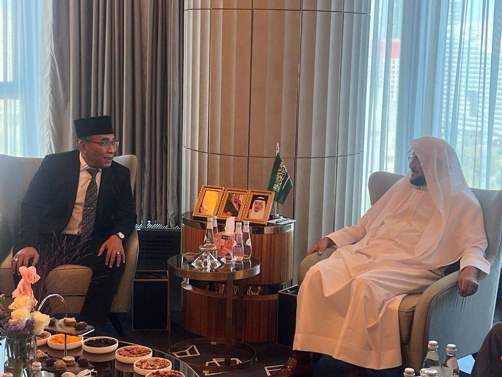 Ketua Umum Nahdlatul Ulama, KH Yahya Cholil Staquf pertemuan dengan Menteri Urusan Islam, Dakwah dan Penyuluhan Arab Saudi Sheikh Abdul Latif bin Abdul Aziz Al-Sheikh di Nur-Sultan, jajaki kerjasa untuk perdamaian dunia. (Foto: PBNU)