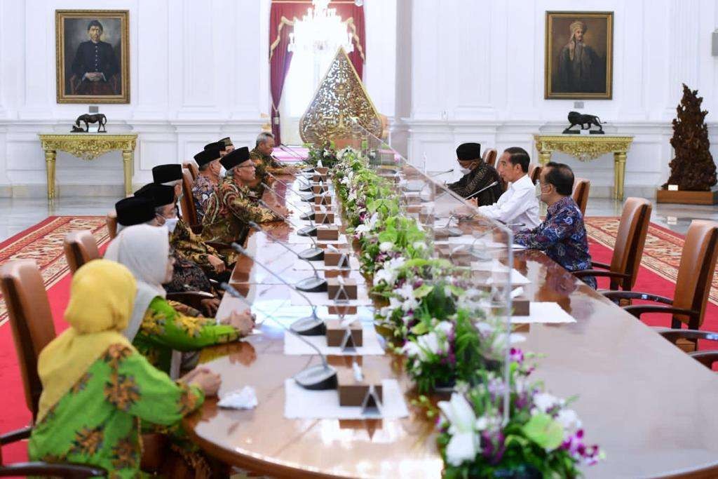 Jajaran pengurus PP Muhammadiyah dipimpin Haedar Nashir saat menghadapi kepada Presiden Joko Widodo di Istana Negara, Jumat 16 September 2022. (Foto: Biro Pers Sekretariat Presiden)