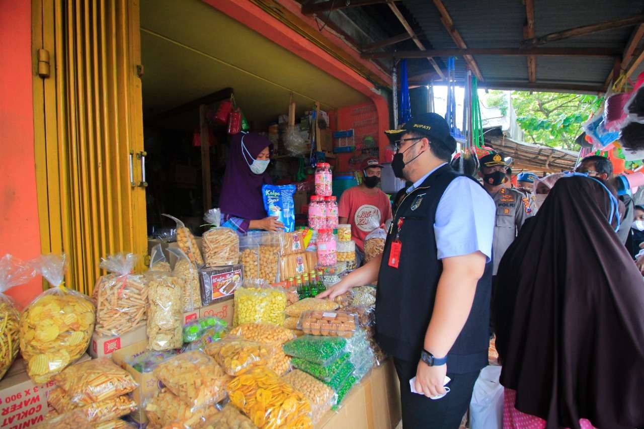 Verifikasi, Bupati Kediri bakal berikan bantuan pada 5 ribu pedagang. (Foto: dok. Kominfo Kabupaten Kediri)