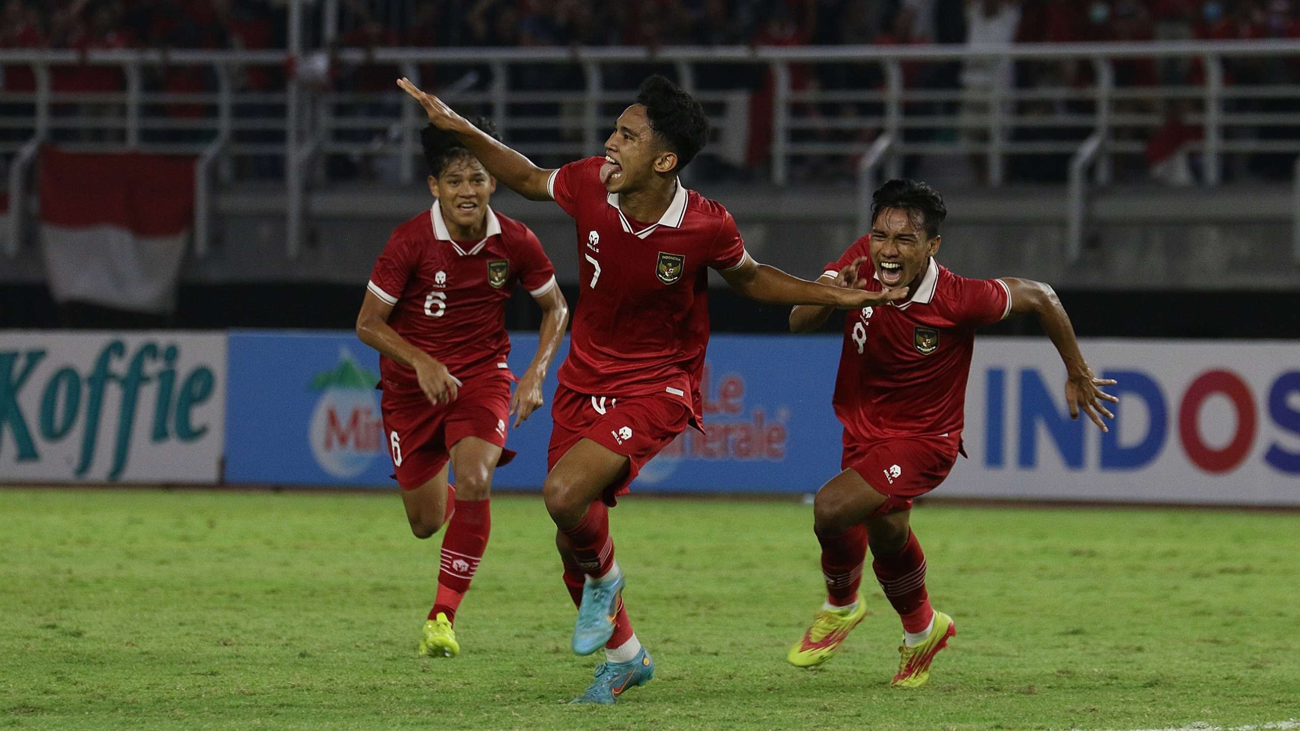 Pemain Timnas U-20, Marselino Ferdinan melakukan selebrasi usai mencetak gol ke gawang Vietnam di Stadion Gelora Bung Tomo, Surabaya, Minggu 18 September 2022. (Foto: Fariz Yarbo/Ngopibareng.id)