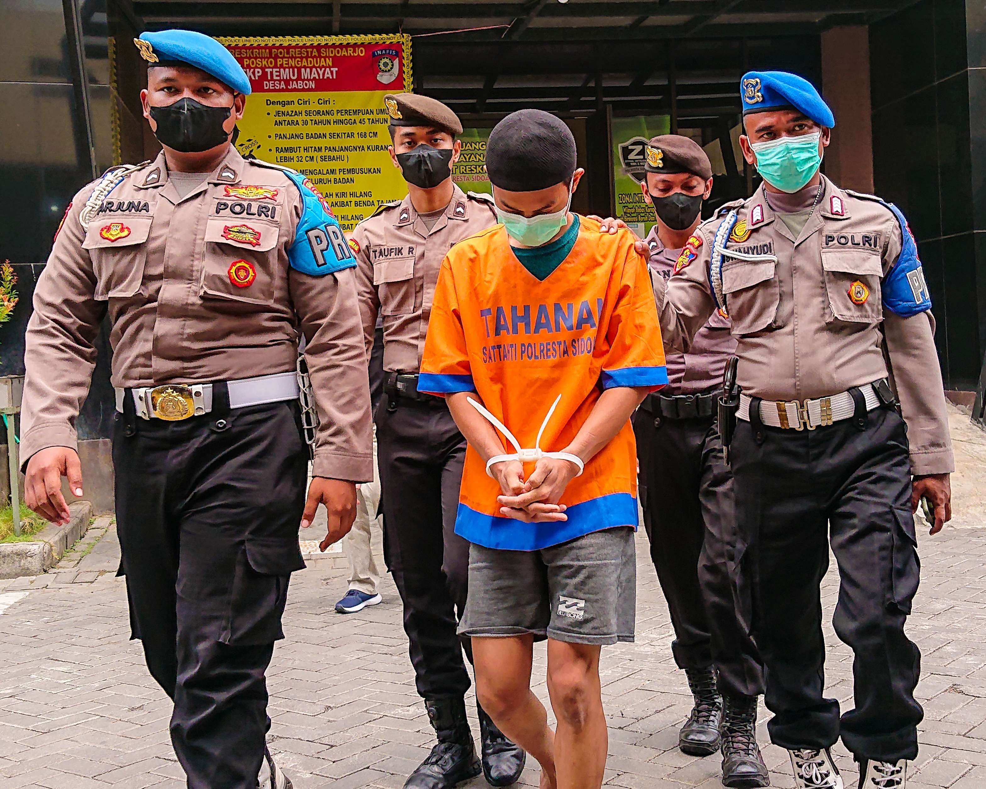 Salah satu tersangka penganiayaan siswa insan Cendekia Mandiri (foto: Aini/Ngopibareng.id)