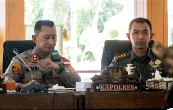 Kapolres Situbondo, AKBP Andi Sinjaya Ghalib dan Dandim 0823, Letkol Inf. Bayu Anjas Asmoro.(Foto: Humas Polres Situbondo)