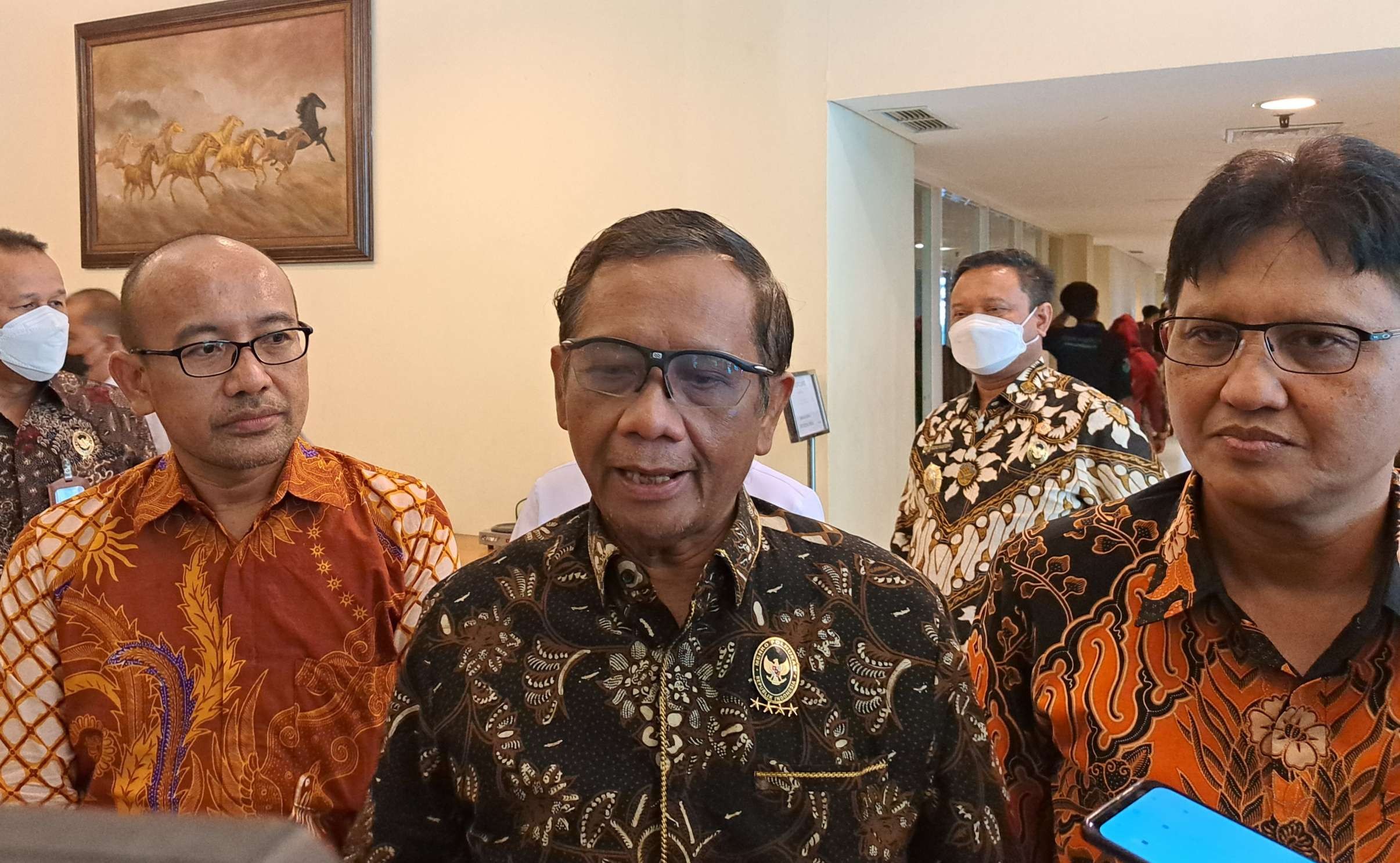 Menko Polhukam, Mahfud MD saat ditemui di Surabaya. (Foto: Pita Sari/Ngopibareng.id)