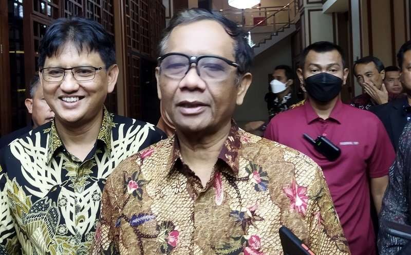 Menko Polhukam Mahfud MD usai memberi kuliah tamu di Unisma. (Foto: Ant)