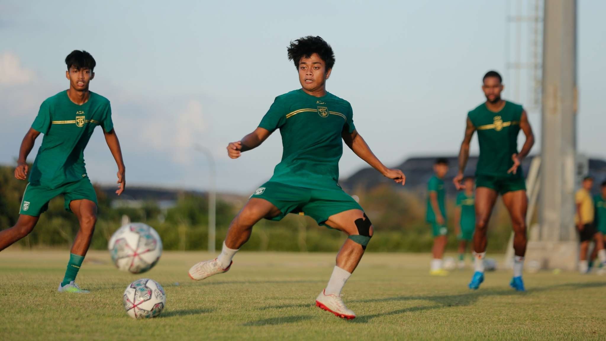 Pemain Persebaya saat menjalani latihan. (Foto: Persebaya)