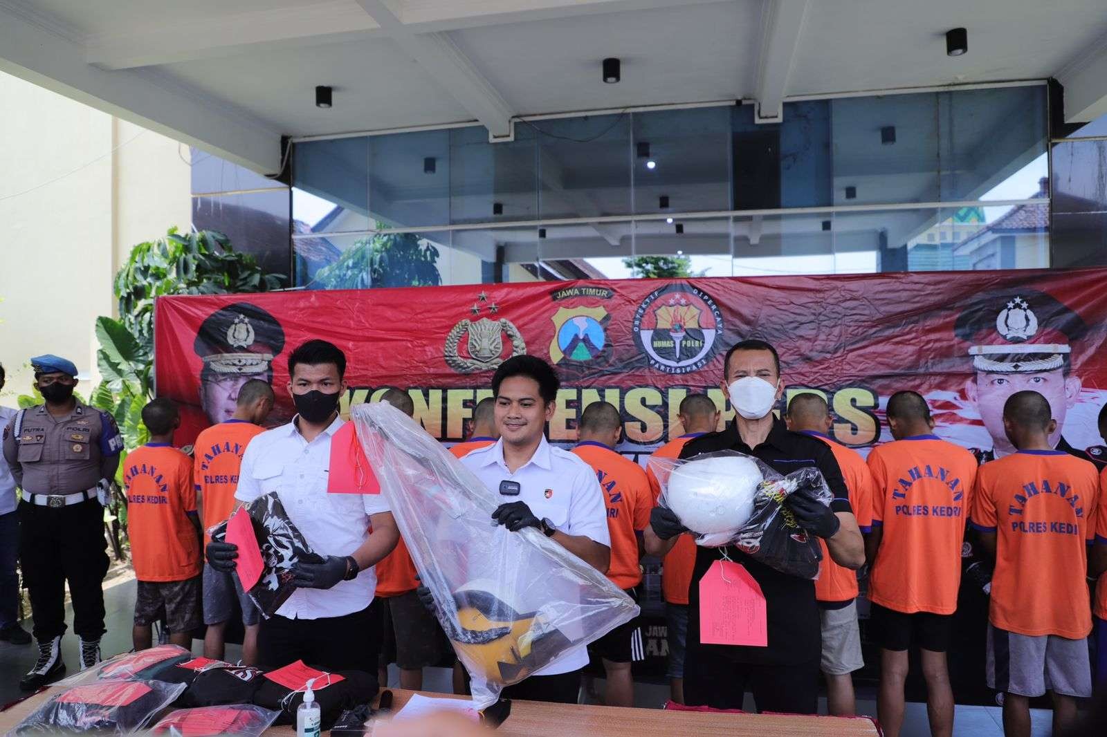 Belasan oknum pendekar silat ditahan Polres Kediri (Foto: Istimewa)