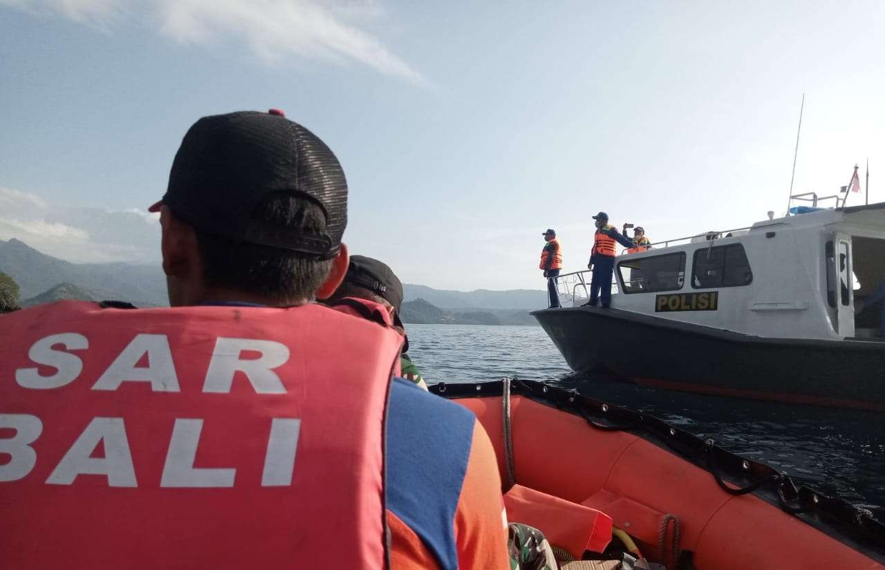 Basarnas Bali bersama unsur gabungan lain melalukan pencarian warga Negara Inggris yang hilang saat melakukan snorkeling (Foto:Basarnas Bali)