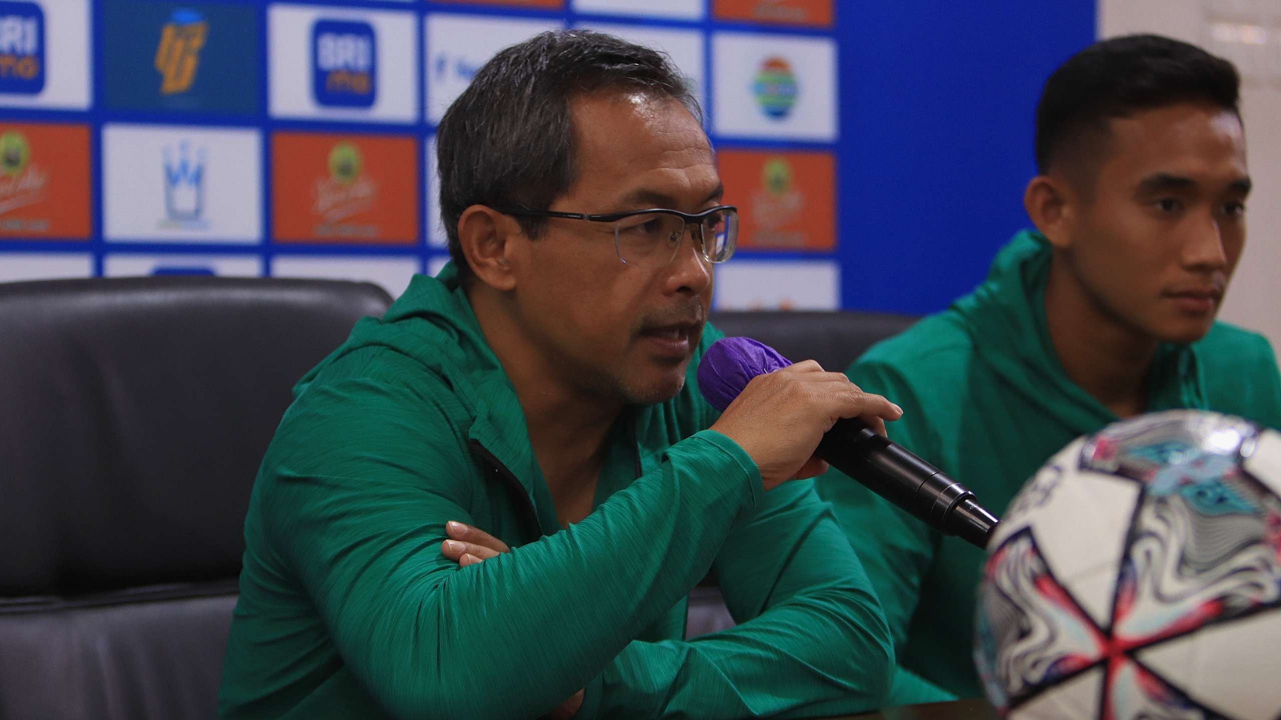 Pelatih Persebaya, Aji Santoso incar mematahkan rekor Arema di kandang. (Foto: Fariz Yarbo/Ngopibareng.id)