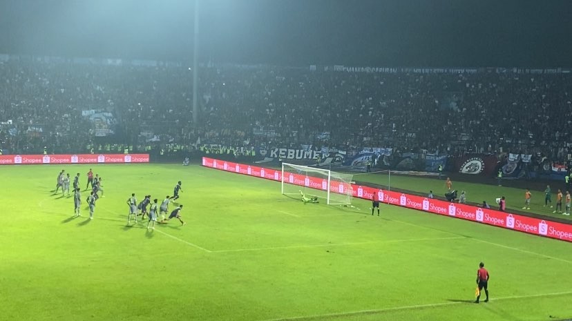 Gol penyama kedudukan Arema FC yang dicetak Abel Camara dari titik putih (Foto: Lalu Theo/ngopibareng.id)