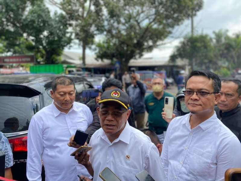 Menko PMK RI, Muhadjir Effendy saat meninjau Stadion Kanjuruhan, Malang (Foto: Lalu Theo/ngopibareng.id)