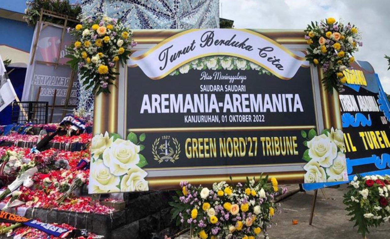 Karangan bunga dari Bonek di Stadion Kanjuruhan Malang (Foto: dok. Green Nord 27)