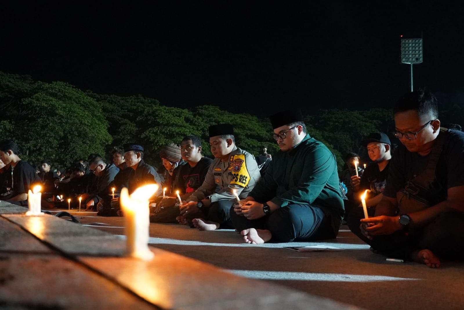 Khidmat, Mas Dhito dan Ratusan Suporter Gelar Aksi Solidaritas Insiden Kanjuruhan (Foto Kominfo Kabupaten Kediri)