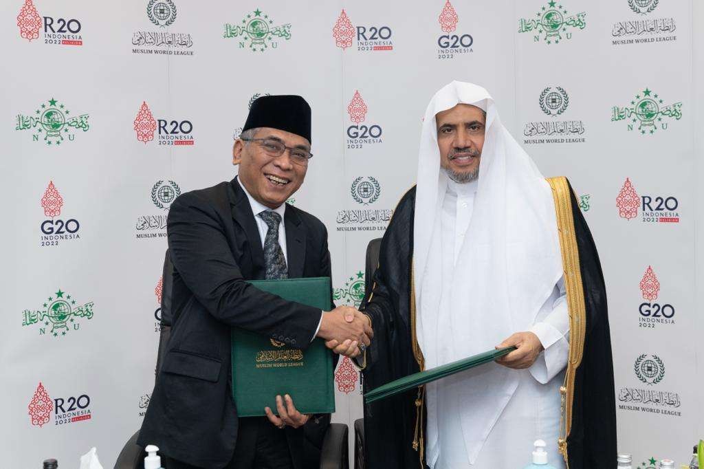 Ketua Umum Pengurus Besar Nahdlatul Ulama, K.H. Yahya Cholil Staquf (Gus Yahya), dan Sekjen Liga Muslim Dunia, Dr. Mohammad Al-Issa dari Arab Saudi. (Foto:r20 PBNU)