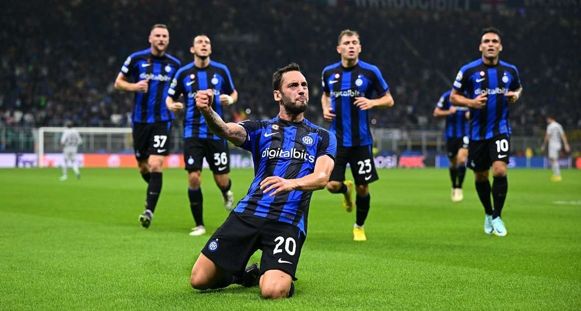 Gol tunggal Hakan Calhanoglu mengantarkan Inter Milan meraih kemenangan atas Barcelona. (Foto: Twitter/@Inter)