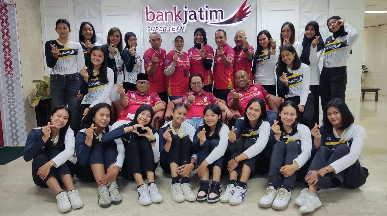 Tim Voli Bank Jatim usai pelepasan tim. (Foto: Fariz Yarbo/Ngopibareng.id)