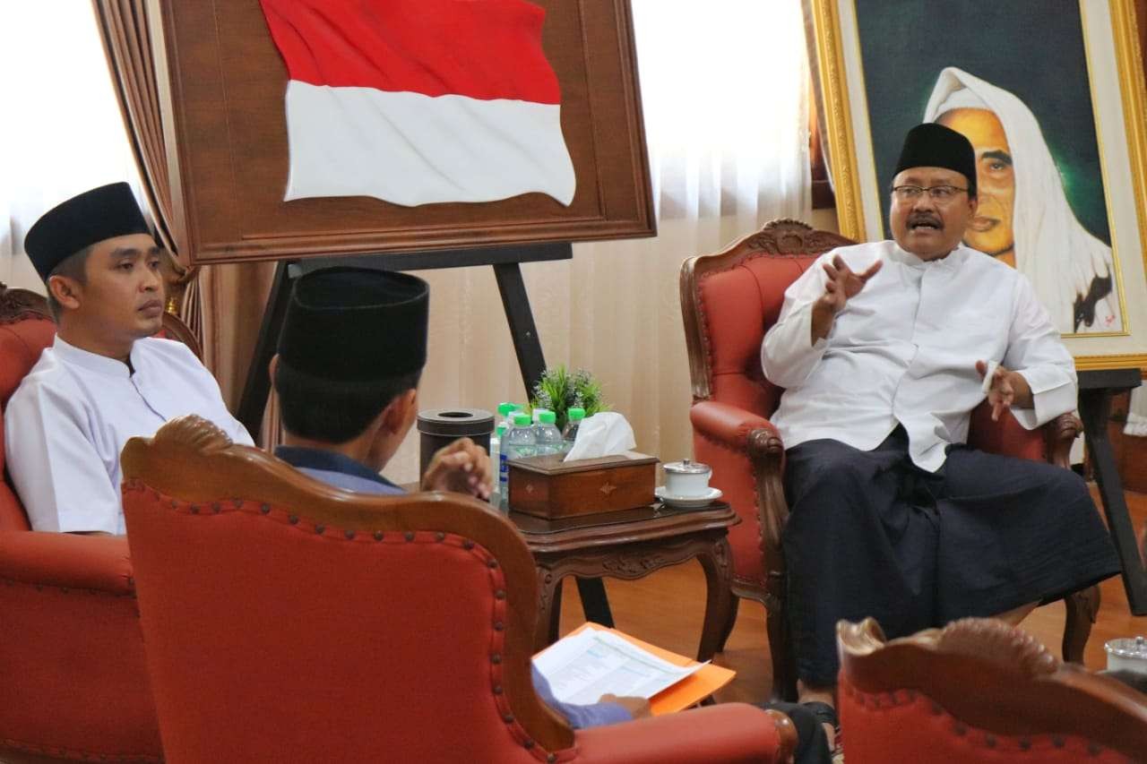 Walikota Pasuruan Saifullah Yusuf (Gus Ipul) dan wakilnya, Adi Wibowo, melepas kafilah asal Kota Pasuruan perwakilan Provinsi Jawa Timur, untuk mengikuti Musabaqah Tilawatil Quran (MTQ) Tingkat Nasional XXIX di Banjarmasin, Kalimantan Selatan pada 10-19 Oktober 2022. (Foto: Diskominfo Pemkot Pasuruan)