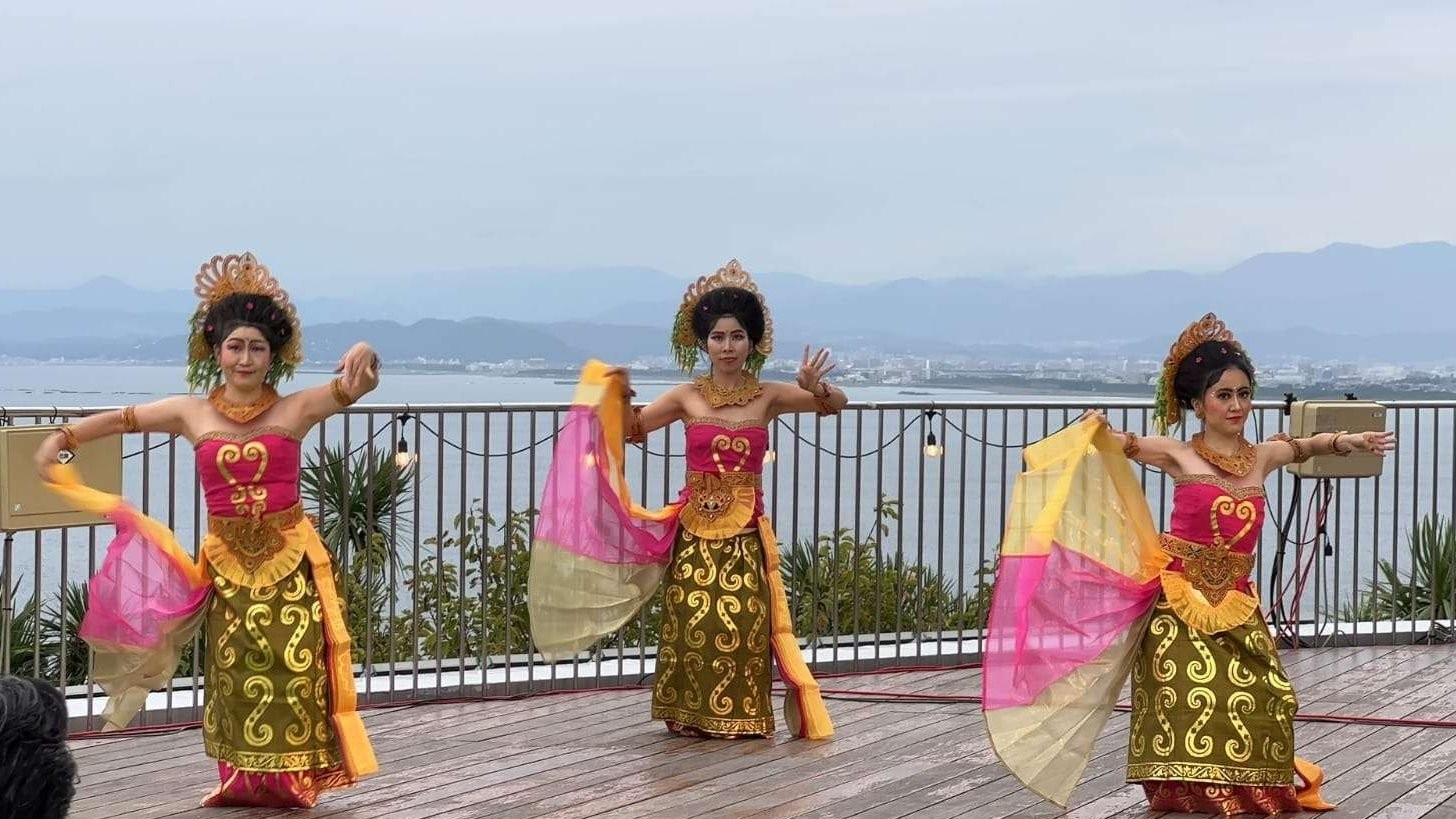 Masyarakat Jepang bisa menikmati nuansa Pulau Dewata di Enoshima Bali Sunset ke-15 di Pulau Enoshima, Fujisawa, Prefektur Kanagawa. (Foto: Dokumentasi KBRO Tokyo)