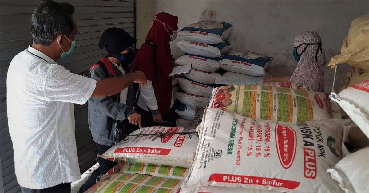 Salah satu kios penjual pupuk di Kabupaten Probolinggo yang menjual pupuk non-subsidi. (Foto: Ikhsan Mahmudi/Ngopibareng.id)